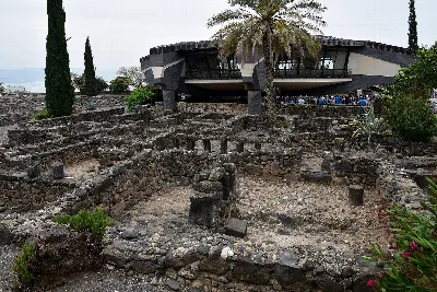 Barbaros Mahallesi'nde Ara Kat, 4+1 Satılık Daire