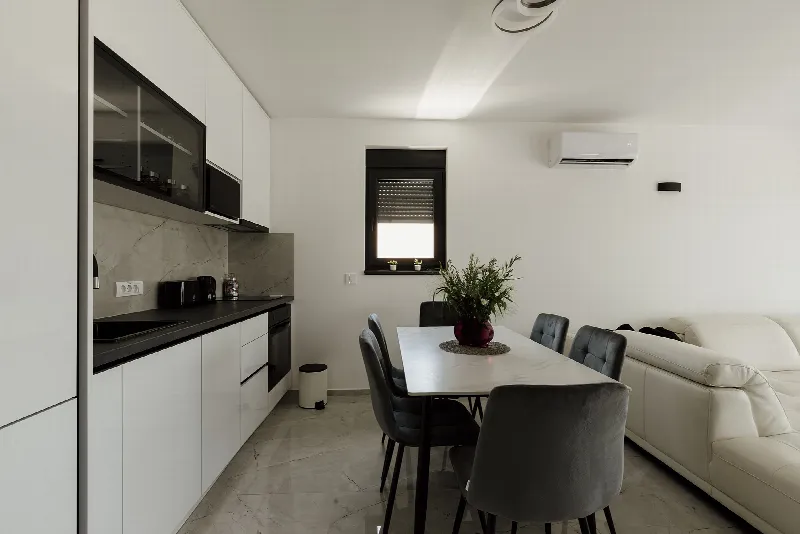 Bostanlı Sahiline 400 m, Asansörlü Binada 3+1 Kiralık Daire